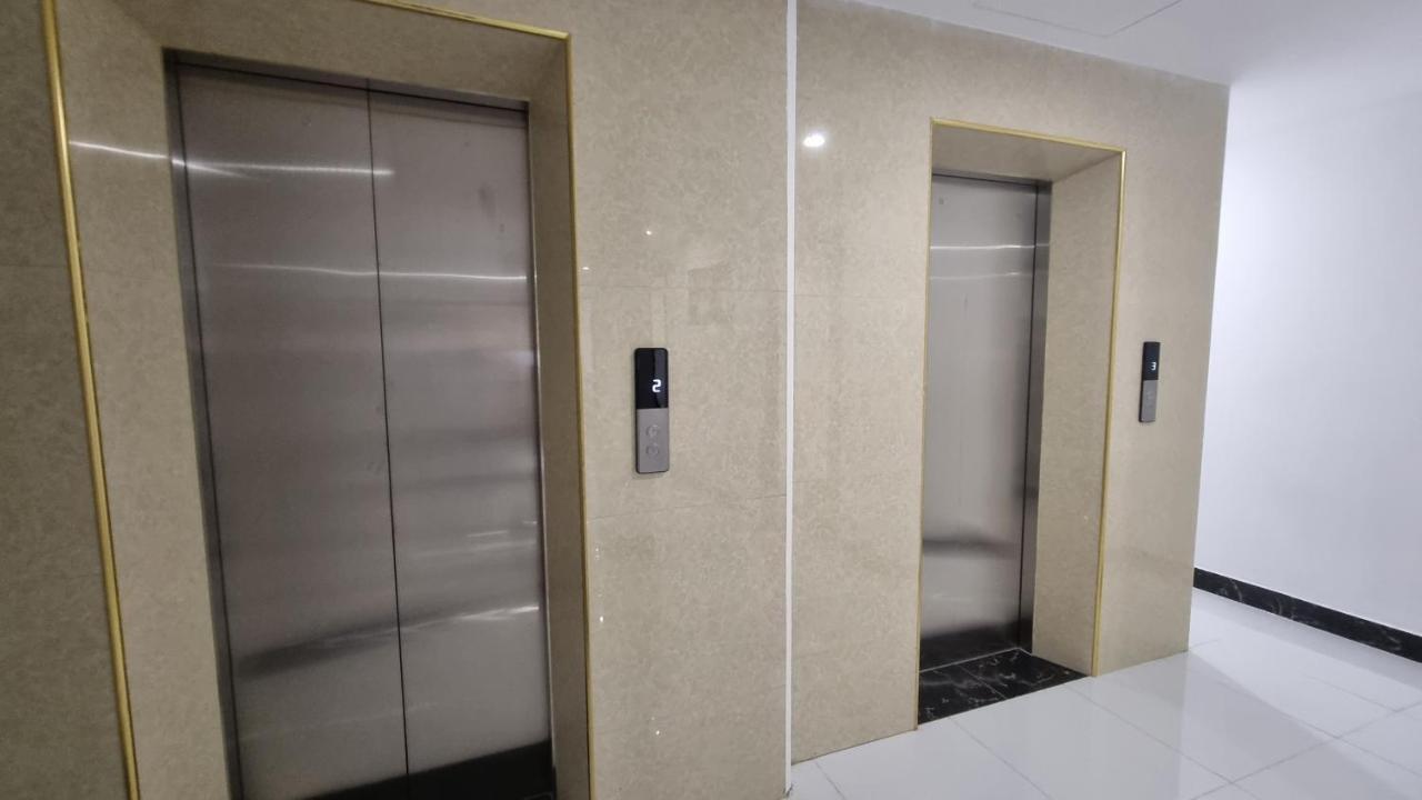 Era Apartment Khuc Thua Du ハノイ市 エクステリア 写真