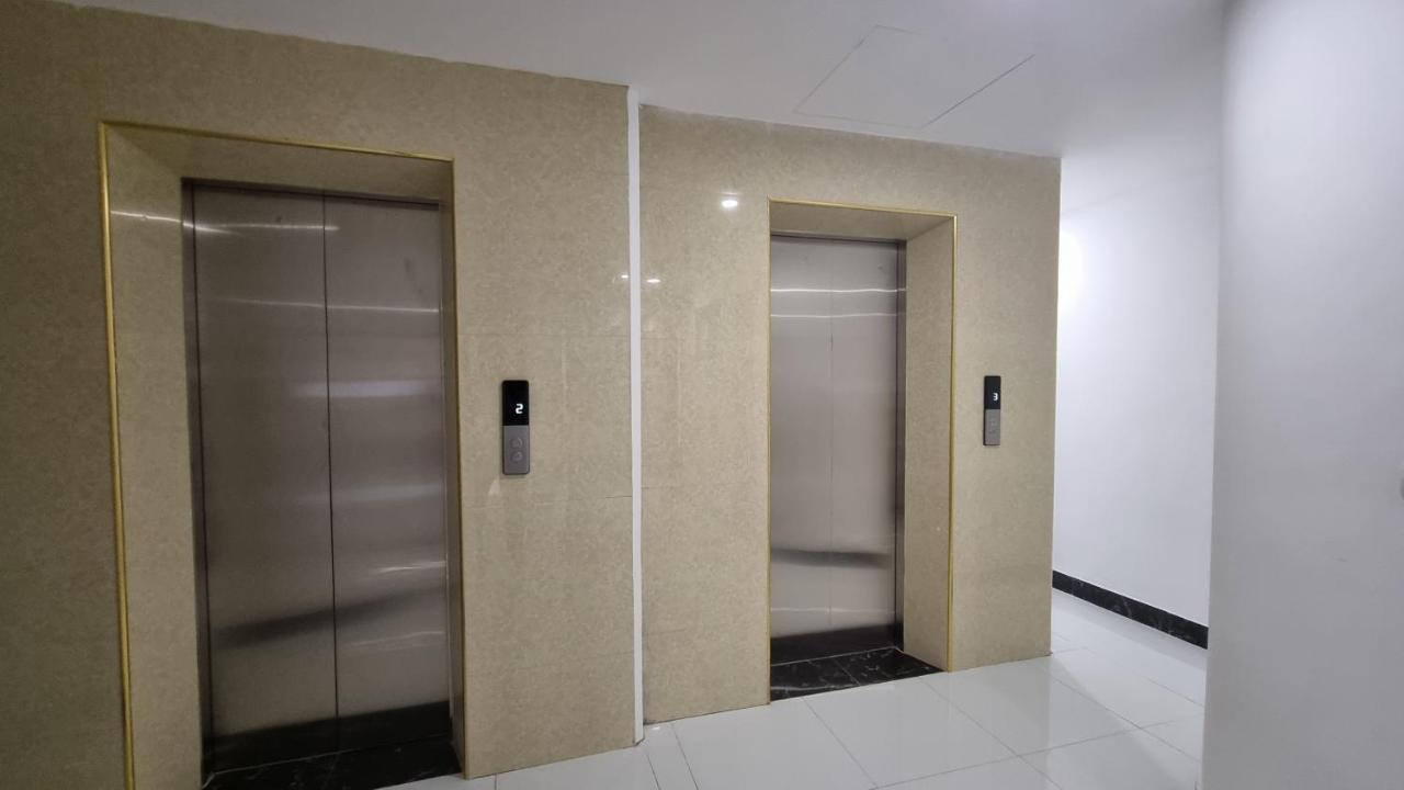 Era Apartment Khuc Thua Du ハノイ市 エクステリア 写真