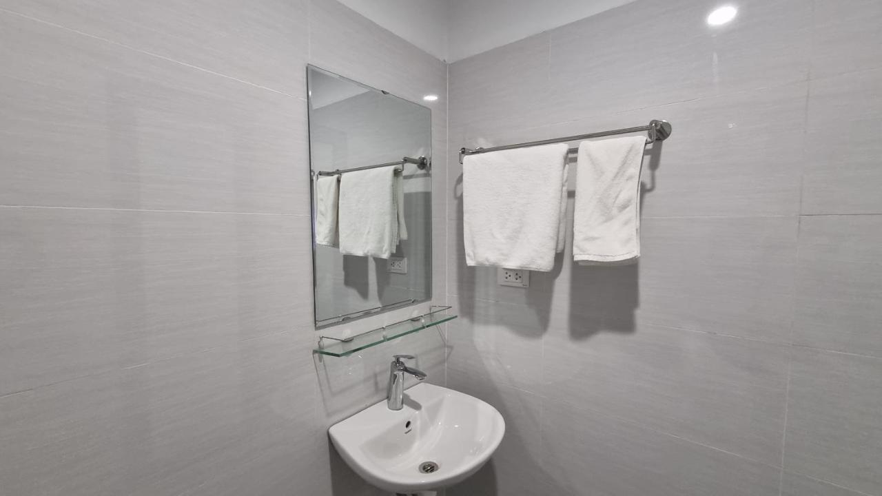 Era Apartment Khuc Thua Du ハノイ市 エクステリア 写真