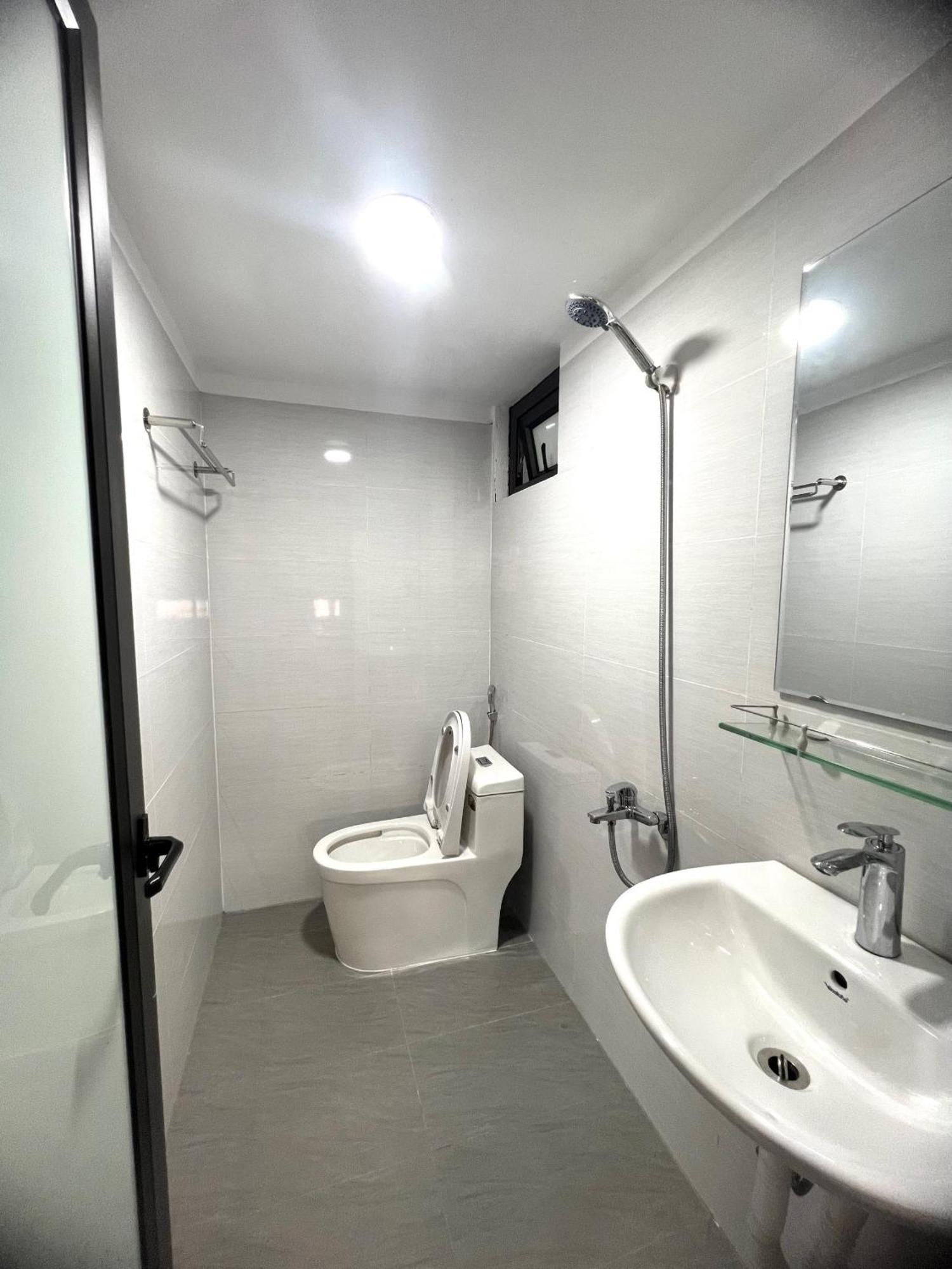 Era Apartment Khuc Thua Du ハノイ市 エクステリア 写真