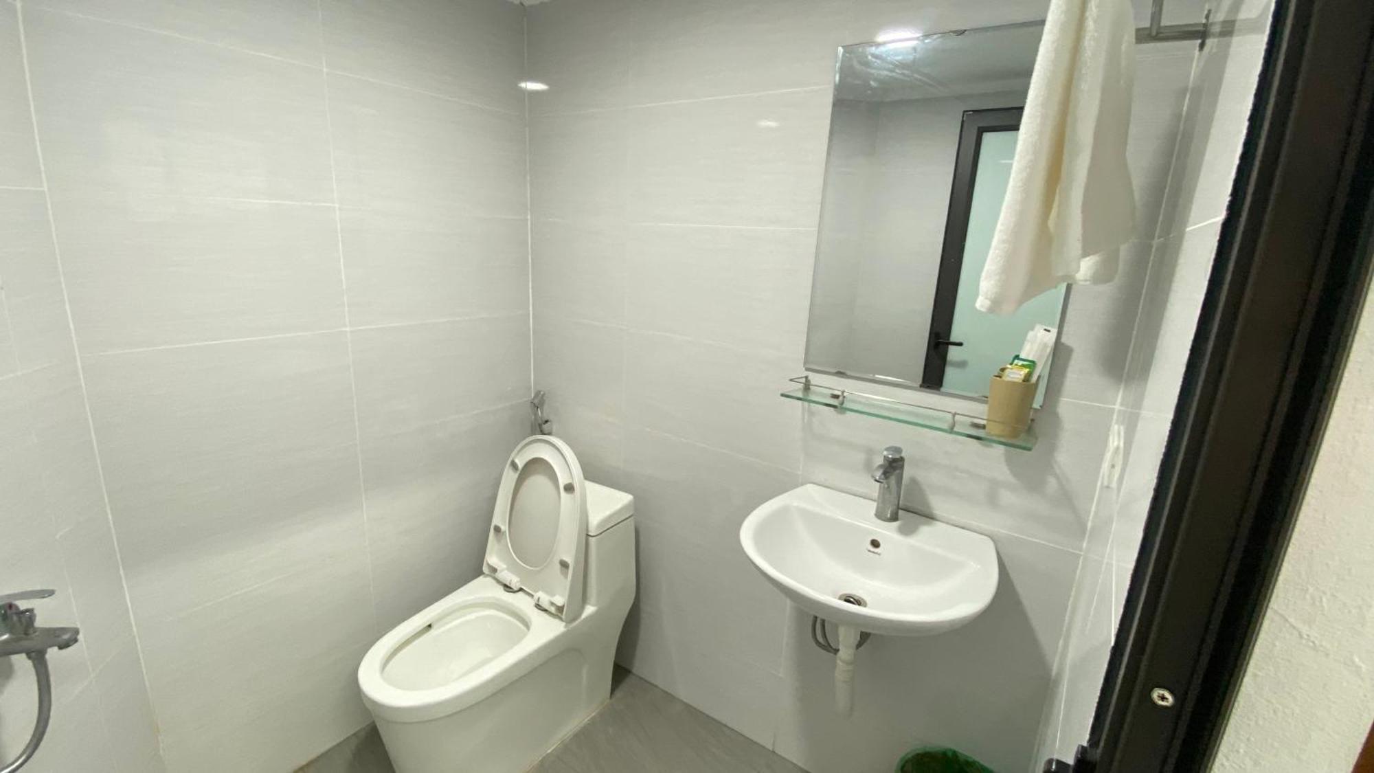Era Apartment Khuc Thua Du ハノイ市 エクステリア 写真